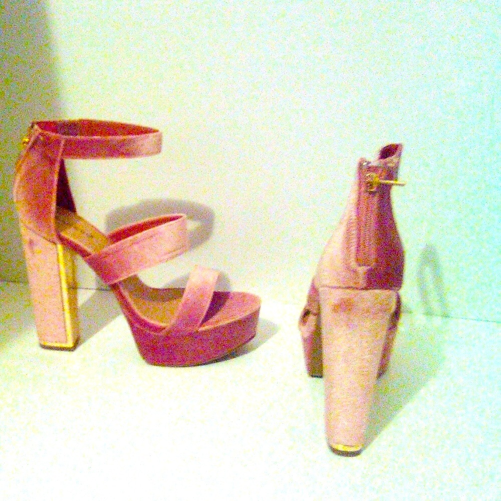 Pink  Heels - Picture 3 of 4